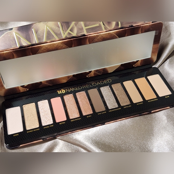 Urban DecayNaked Reloaded Eyeshadow Palette - Picture 3 of 9